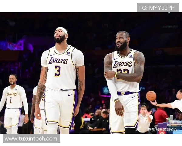 1月11日湖人与独行侠的精彩对决视频直播全程回顾与分析